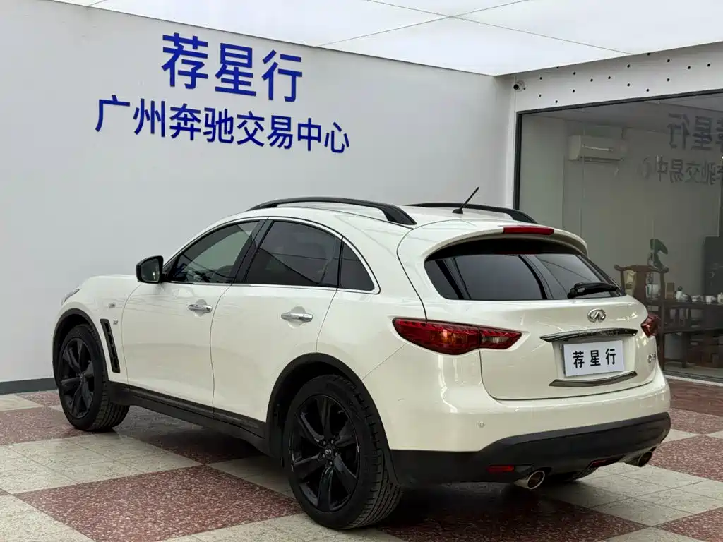 Infiniti QX70 — миниатюра 7