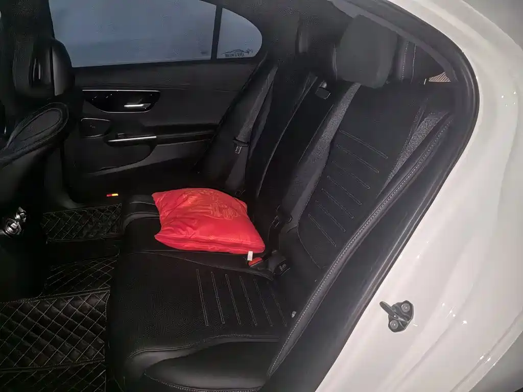 Mercedes-Benz C-Class — миниатюра 15