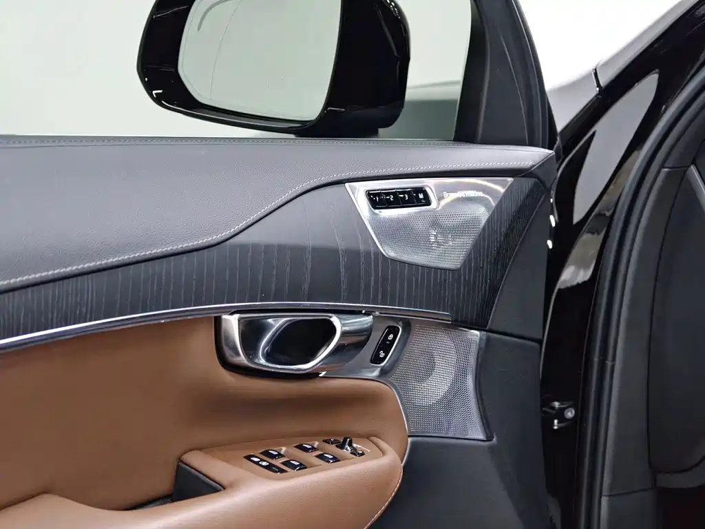Volvo XC90 2021 B6 Luxury 7 мест