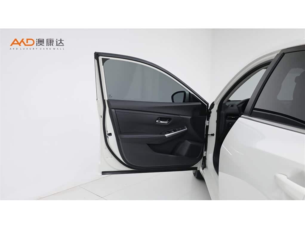 Nissan Sylphy 1.6 л 2022 г. Белый, пробег 34000 км