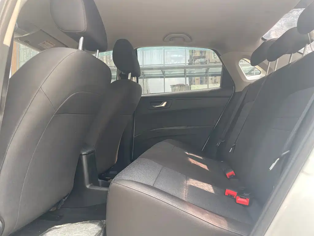 Bestune B30EV — миниатюра 8