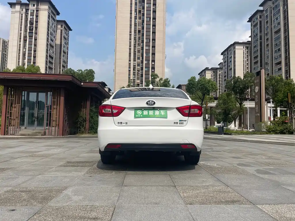 Bestune B30EV — миниатюра 10