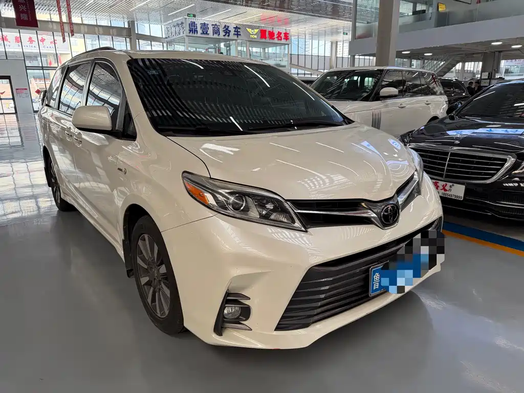 TOYOTA SIENNA