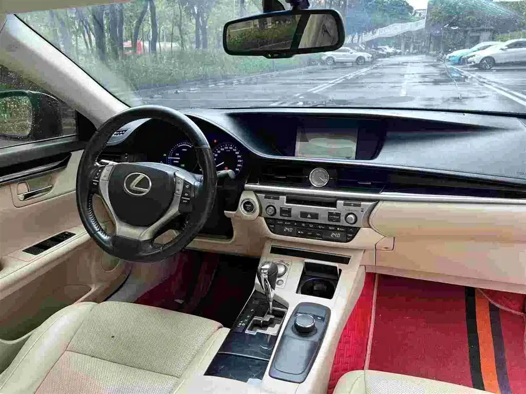 Lexus ES 2014 300h Elite