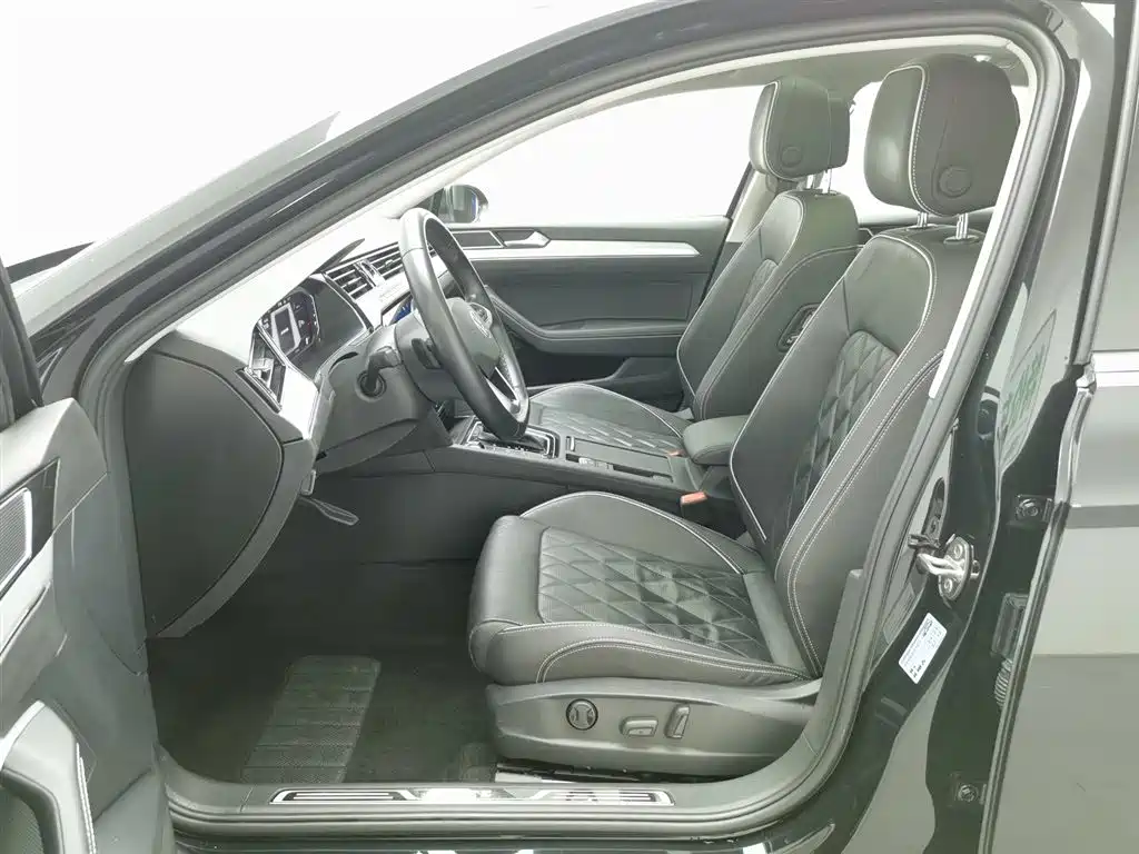 VOLKSWAGEN MAGOTAN GTE PLUG IN HYBRID