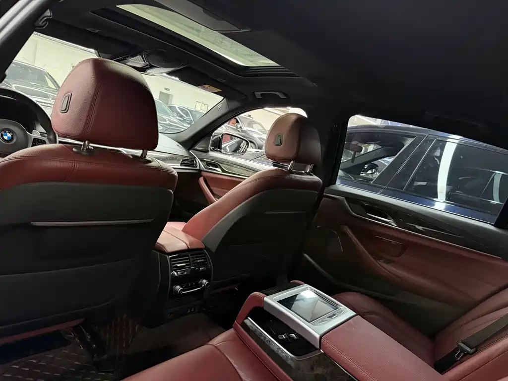 BMW 5 Series — миниатюра 8