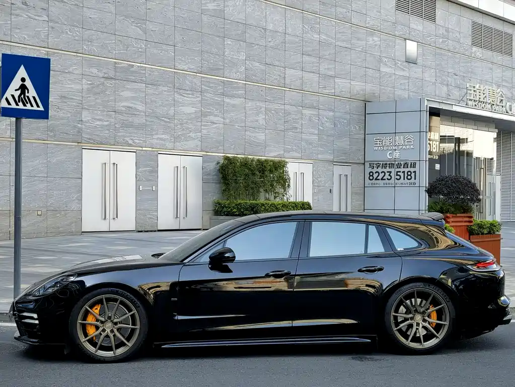 PORSCHE PANAMERA