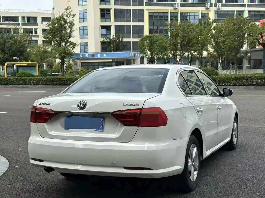 Volkswagen Lavida — миниатюра 4