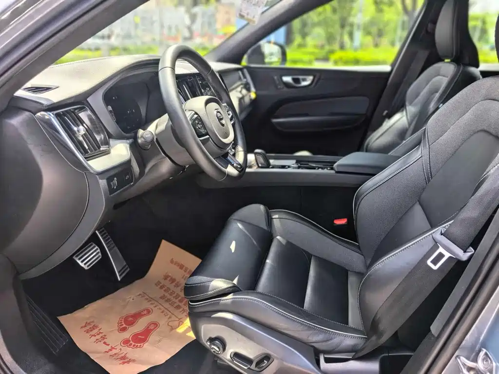 Volvo XC60 2022 B5 Sport