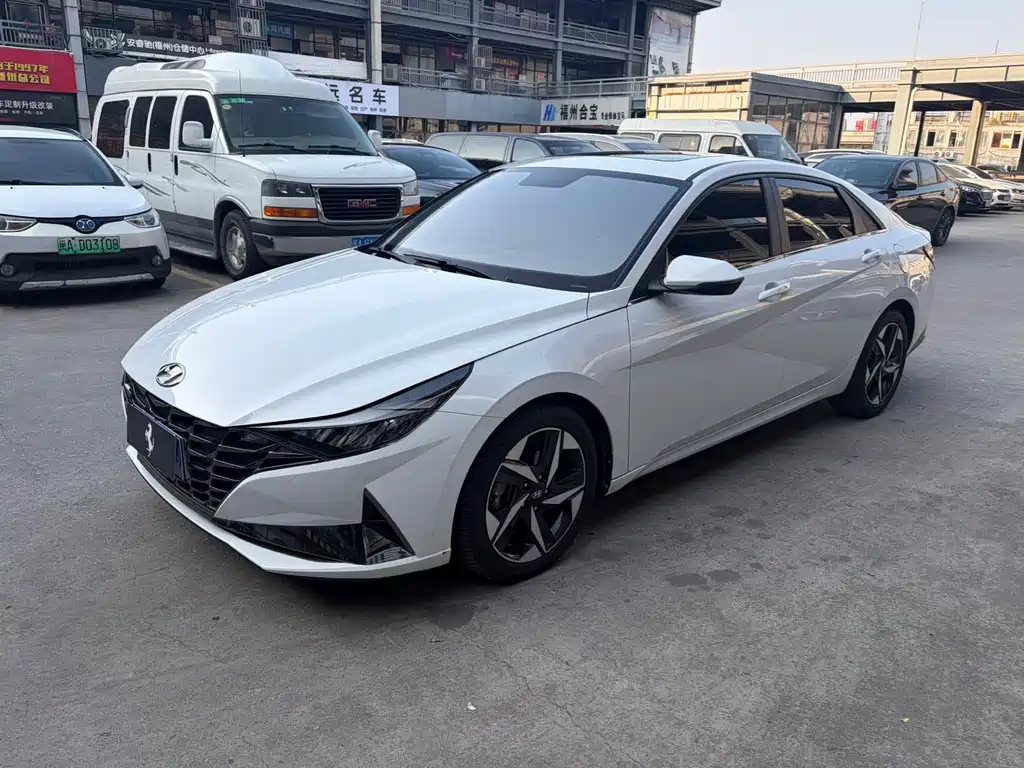 Hyundai Elantra 2023