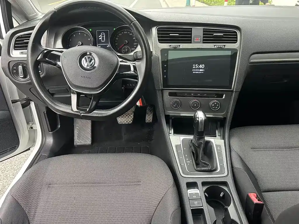 Volkswagen Golf 2016 230TSI AT Comfort