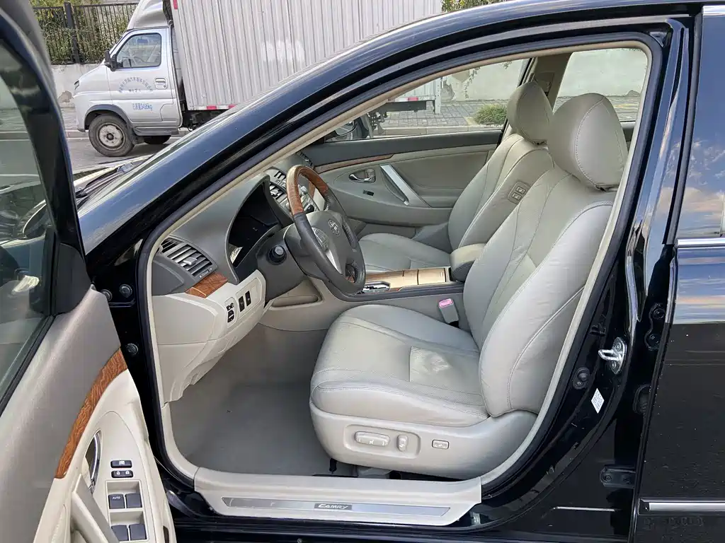 Toyota Camry — миниатюра 7