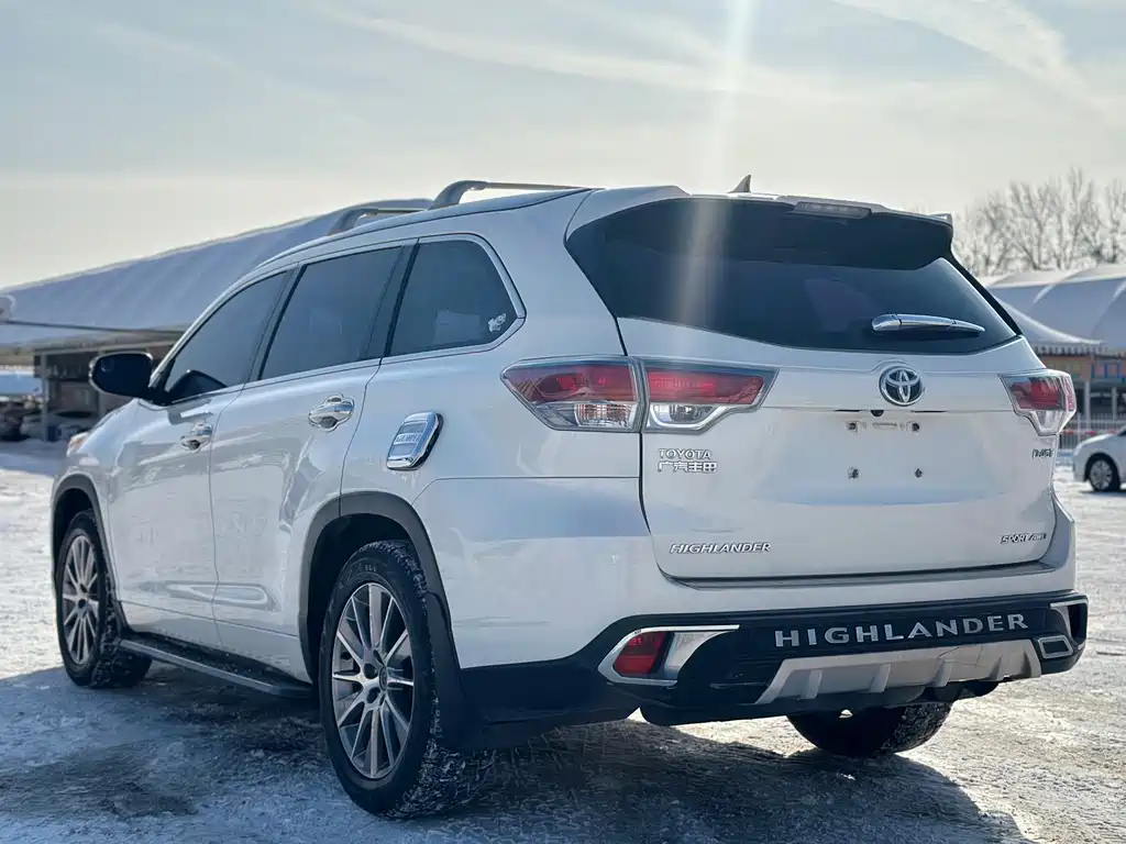 TOYOTA HIGHLANDER