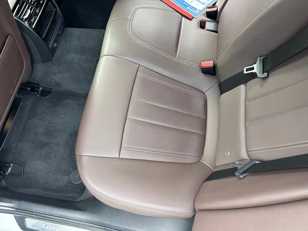 BMW 5 Series — миниатюра 19