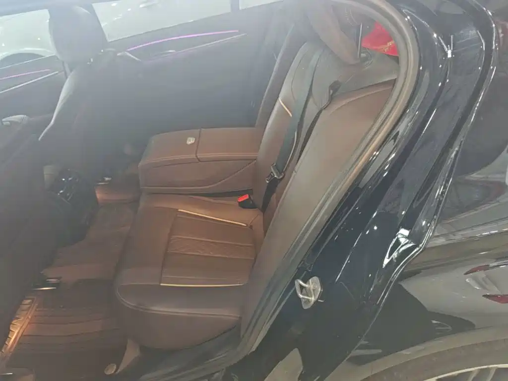 BMW 5 Series — миниатюра 17