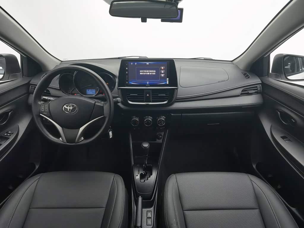 Toyota Vios 1.5 л 2022 г. Белый, пробег 33400 км