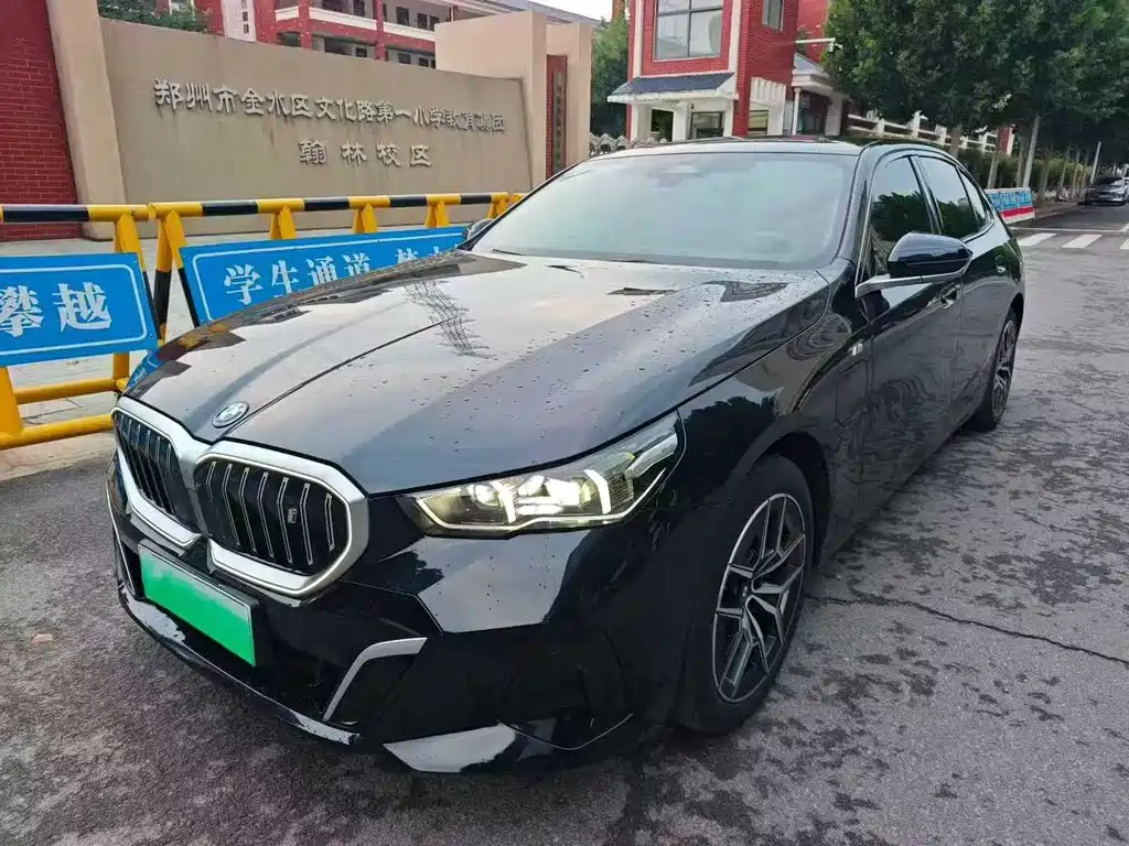 BMW i5