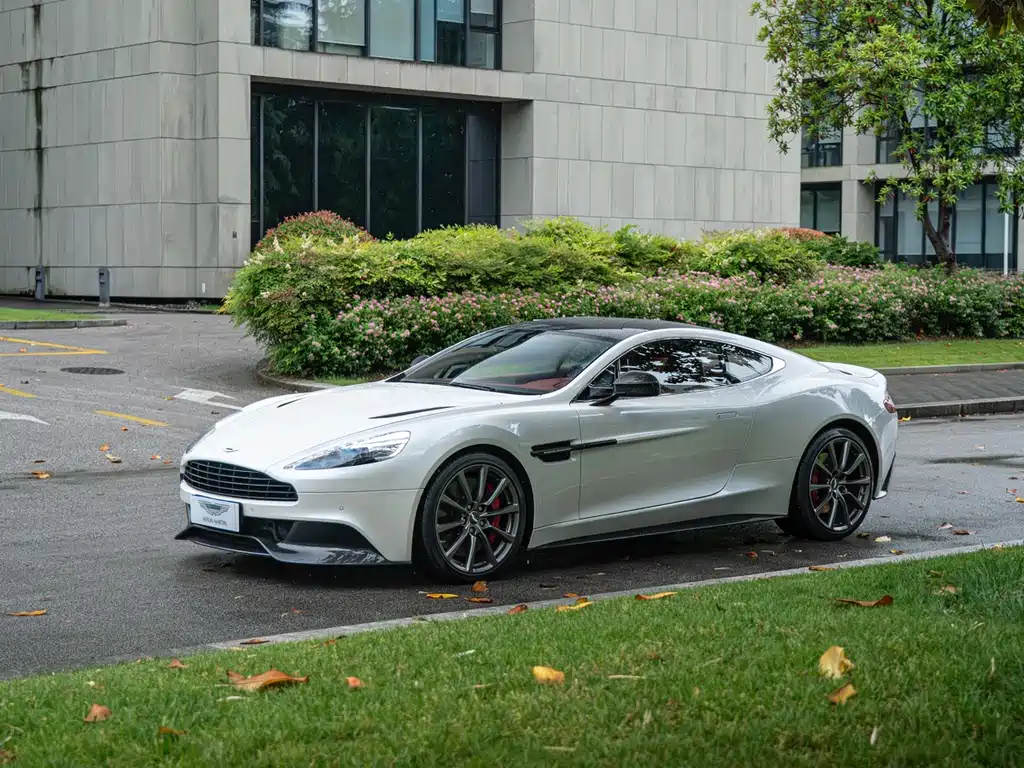 Купить Aston Martin Vanquish