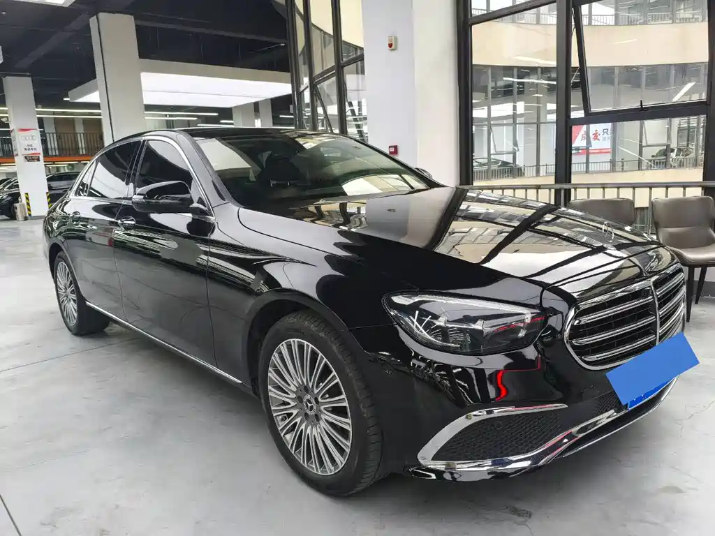 Mercedes-Benz E-Class — миниатюра 3