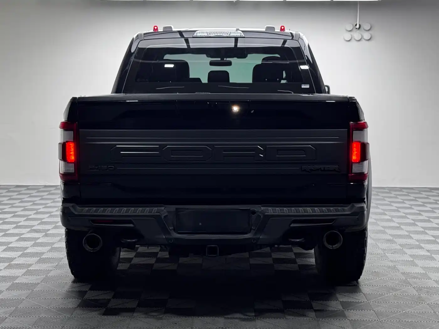Ford F-150 2023 Черный из Китая