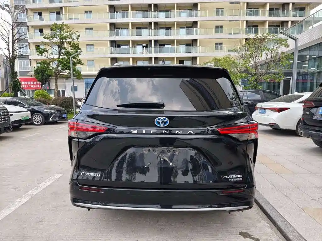 Toyota Sienna — миниатюра 4