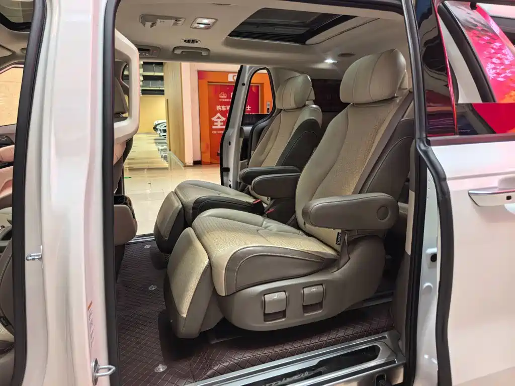 Kia Carnival — миниатюра 7