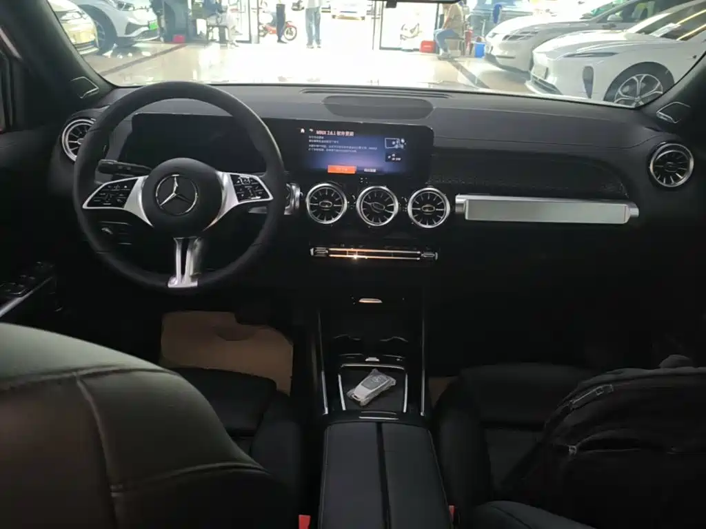 Mercedes-Benz EQB — миниатюра 10