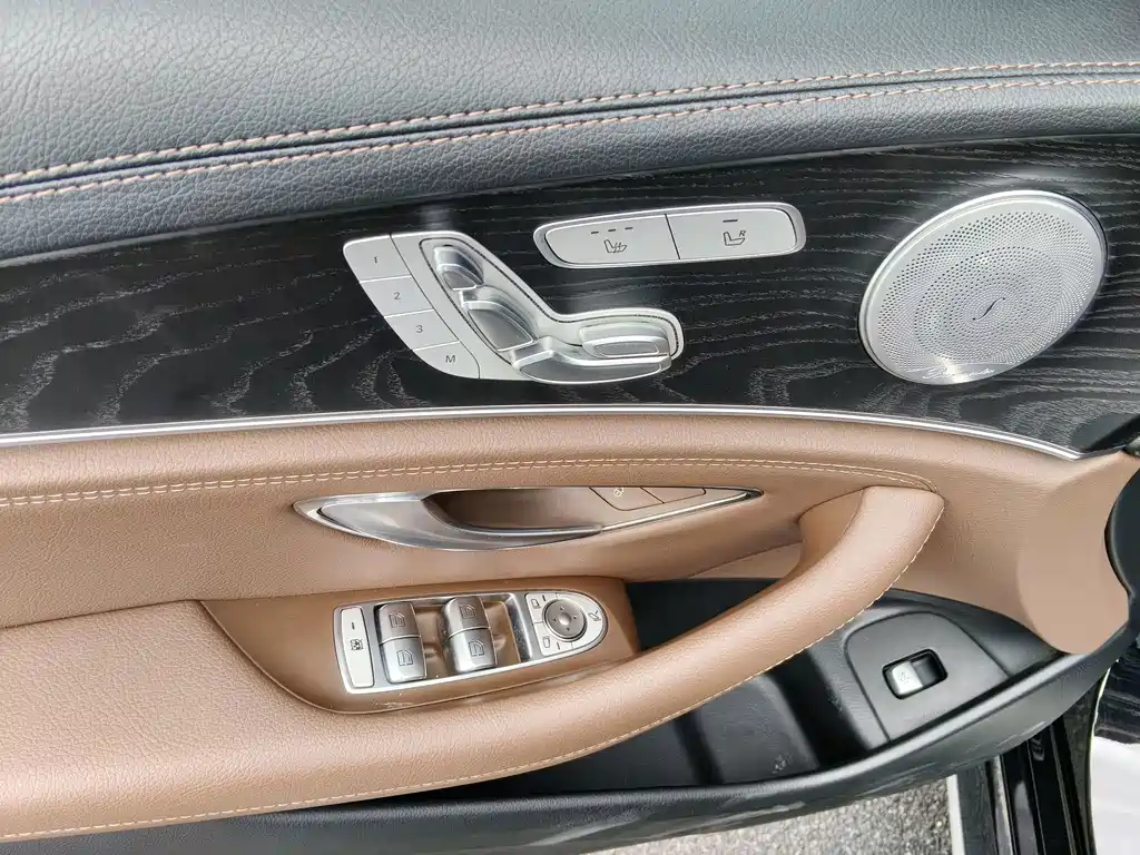 Mercedes-Benz E-Class — миниатюра 13