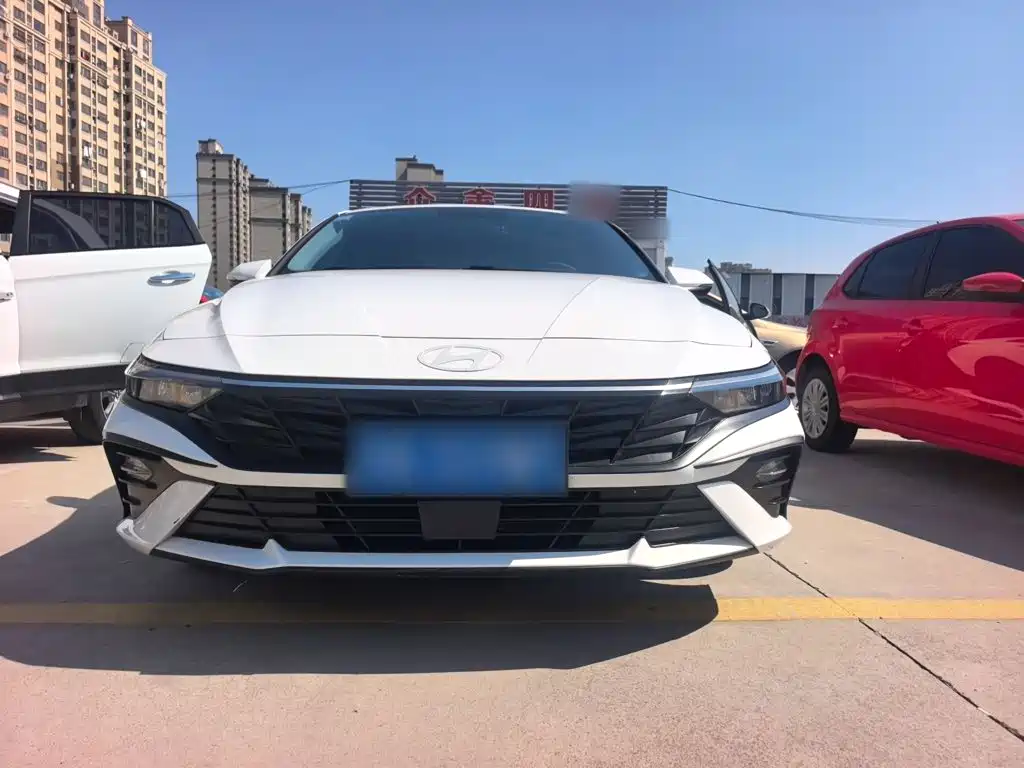 Hyundai Elantra — миниатюра 12