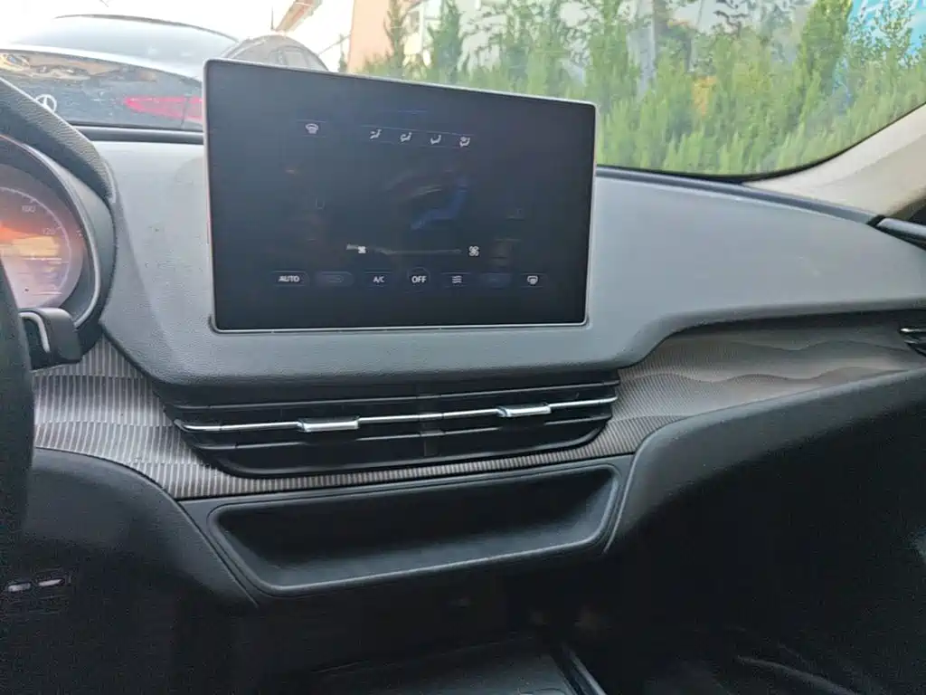 Hongqi Hongqi E-QM5 — миниатюра 13
