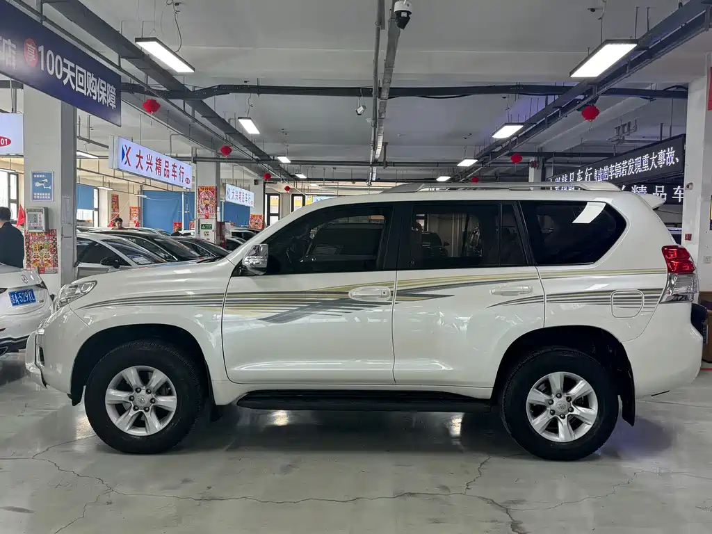 Toyota Land Cruiser Prado 2010 2.7L AT Luxury
