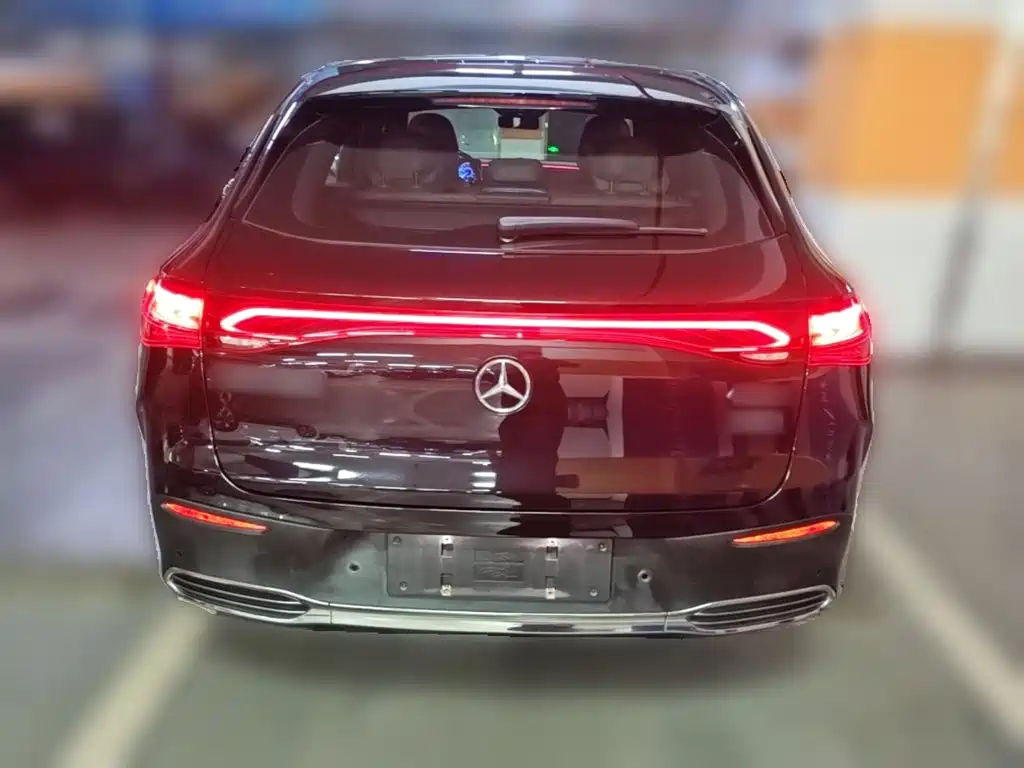 Mercedes-Benz EQE SUV — миниатюра 8