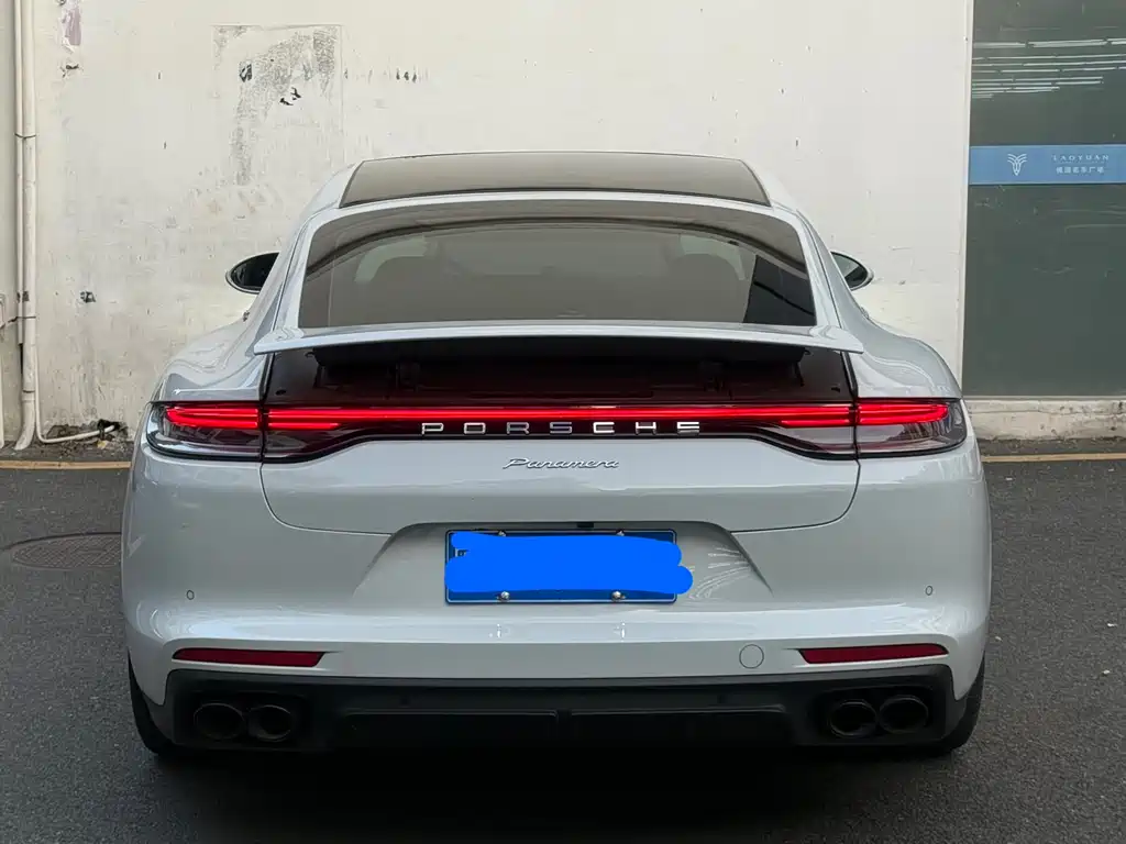 PORSCHE PANAMERA