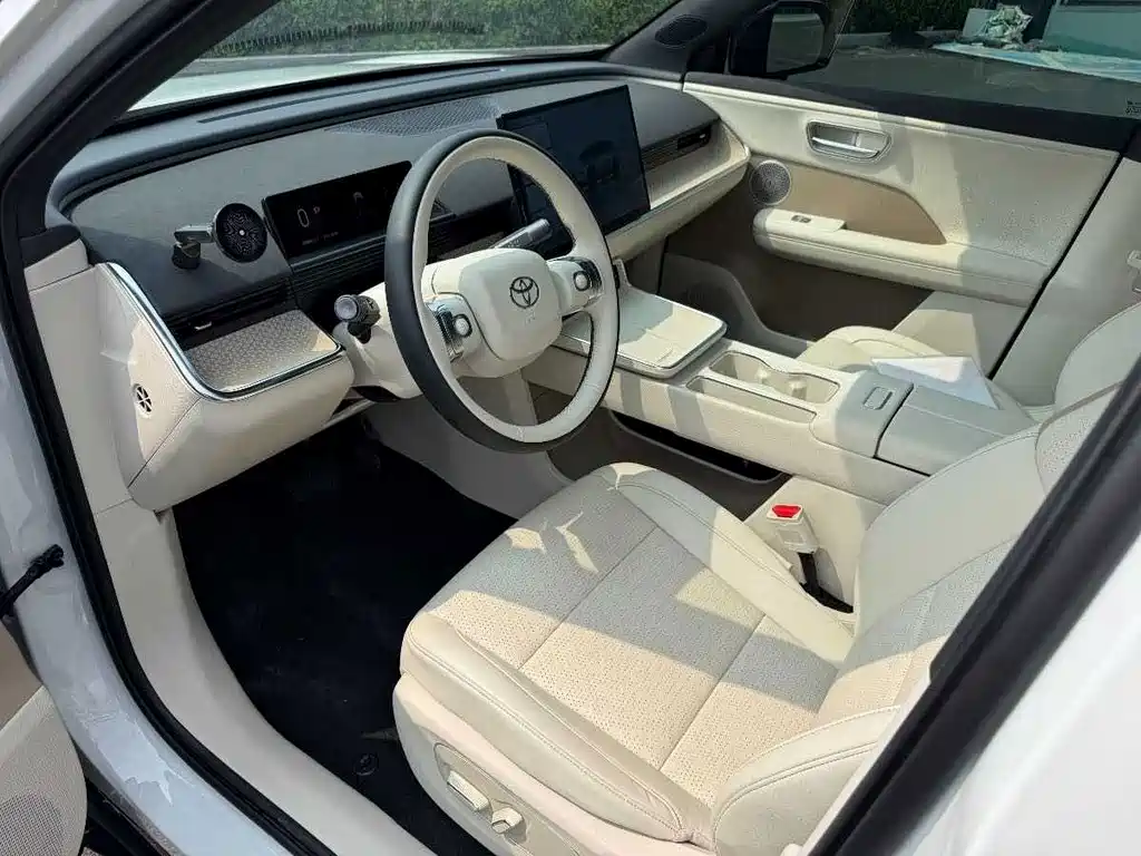 Toyota bZ3X - фото 8