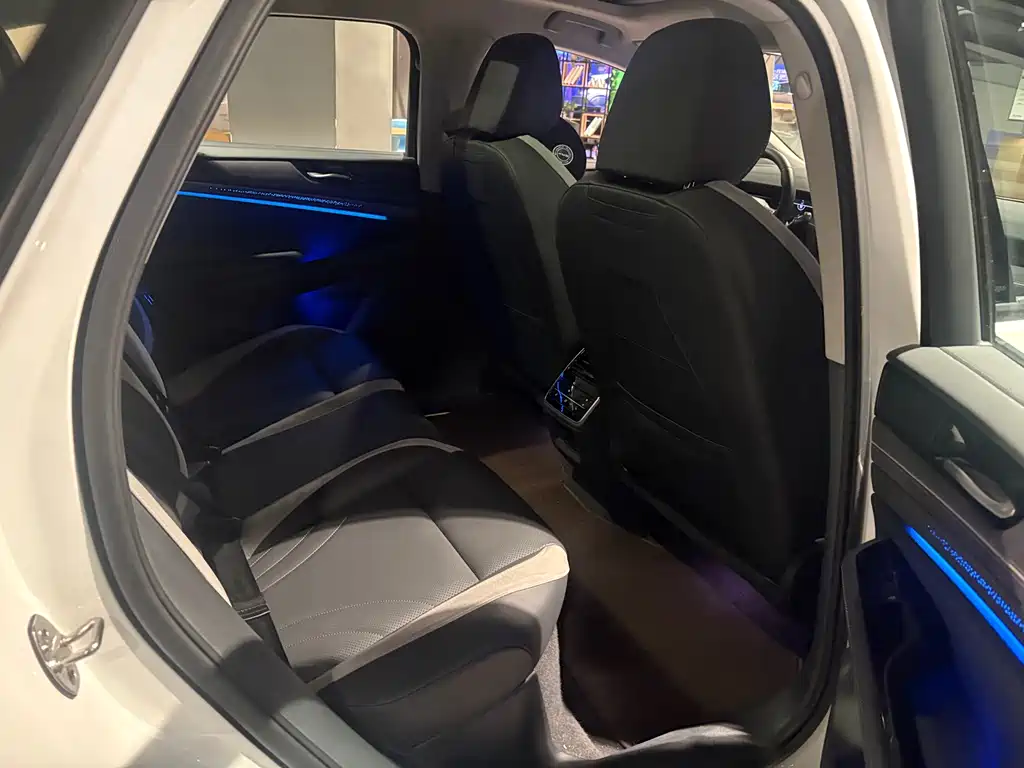 VOLKSWAGEN ID.7 VIZZION