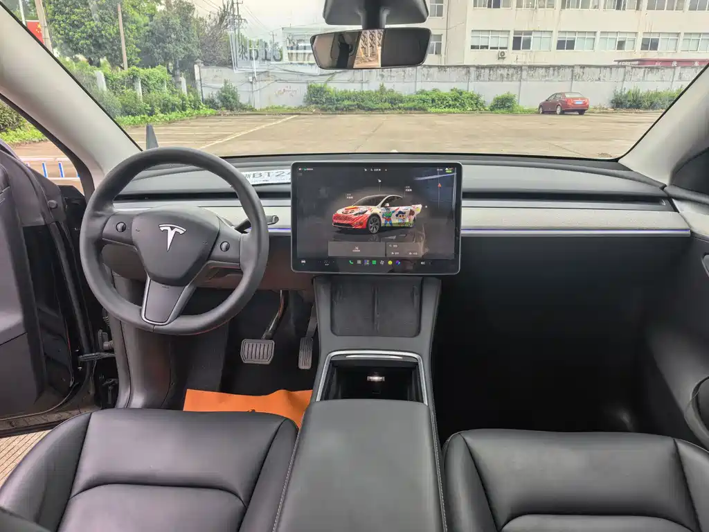 Tesla Model Y — миниатюра 7