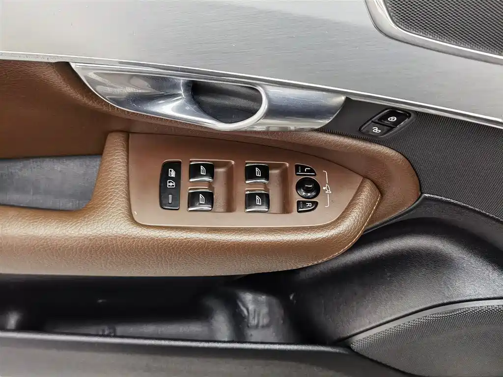 Volvo XC90 2018 T6 7 мест
