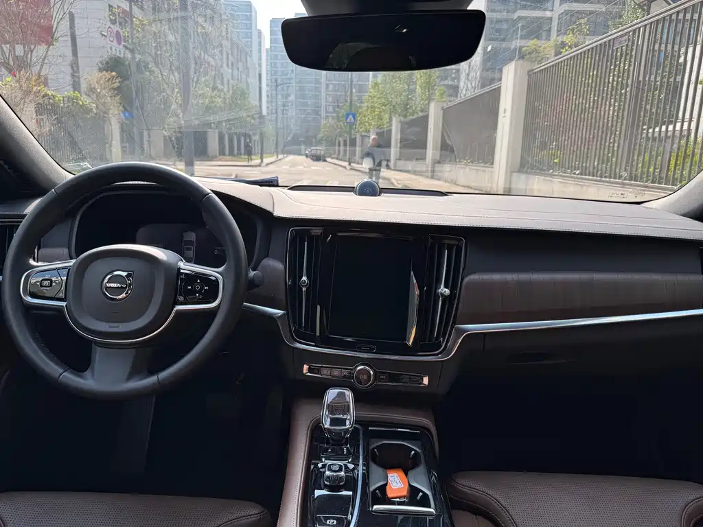 VOLVO S90 PLUG IN HYBRID