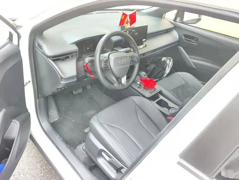 Toyota Corolla Cross — миниатюра 9