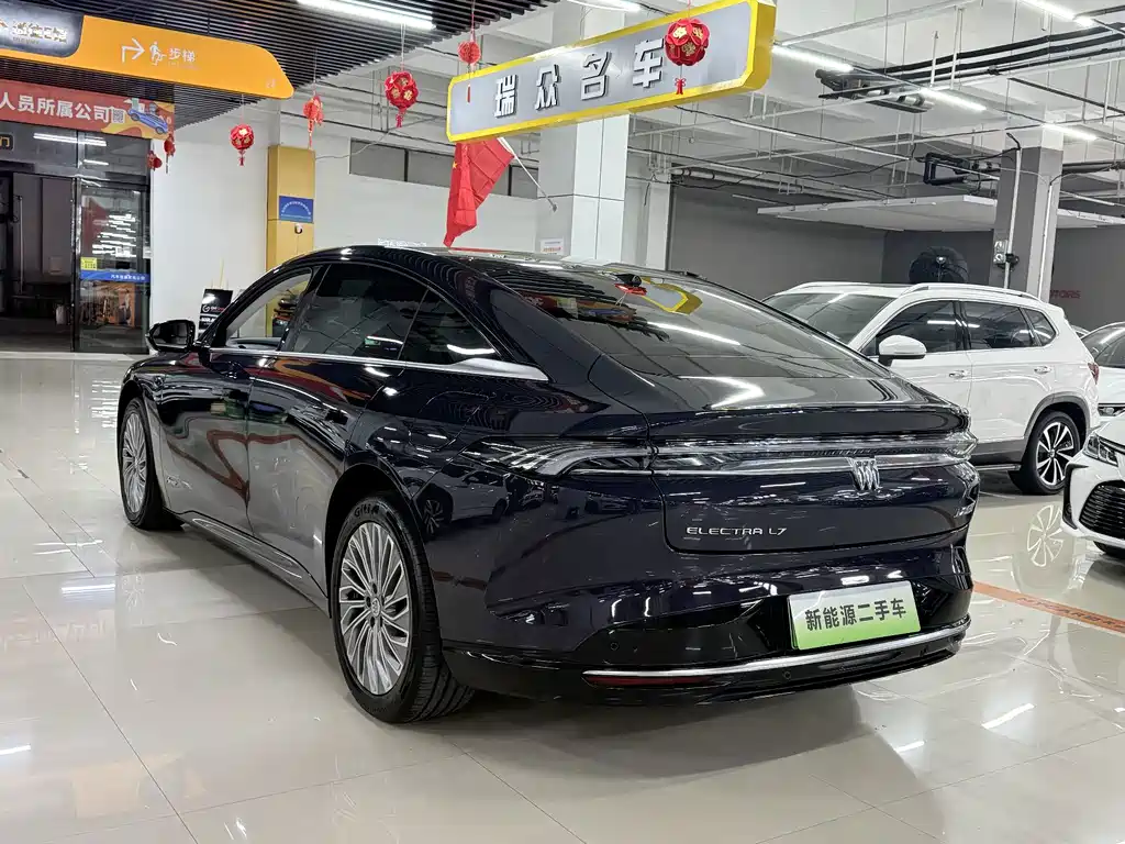 Buick Electra L7 — миниатюра 6