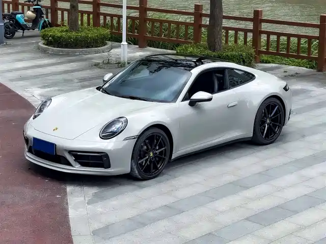PORSCHE 911