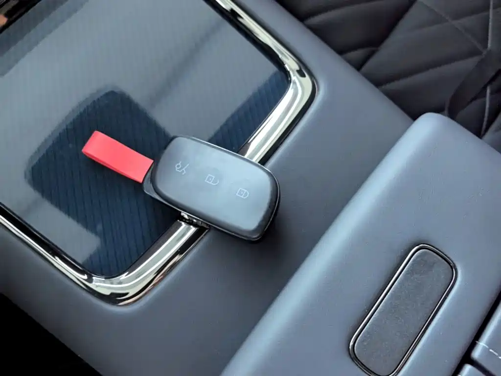 Lynk & Co 10 2025 120 Ultra