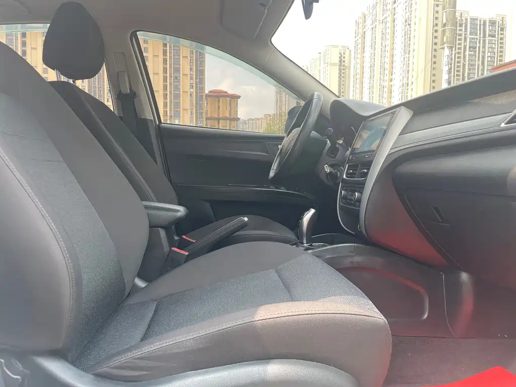 Bestune B30EV — миниатюра 15