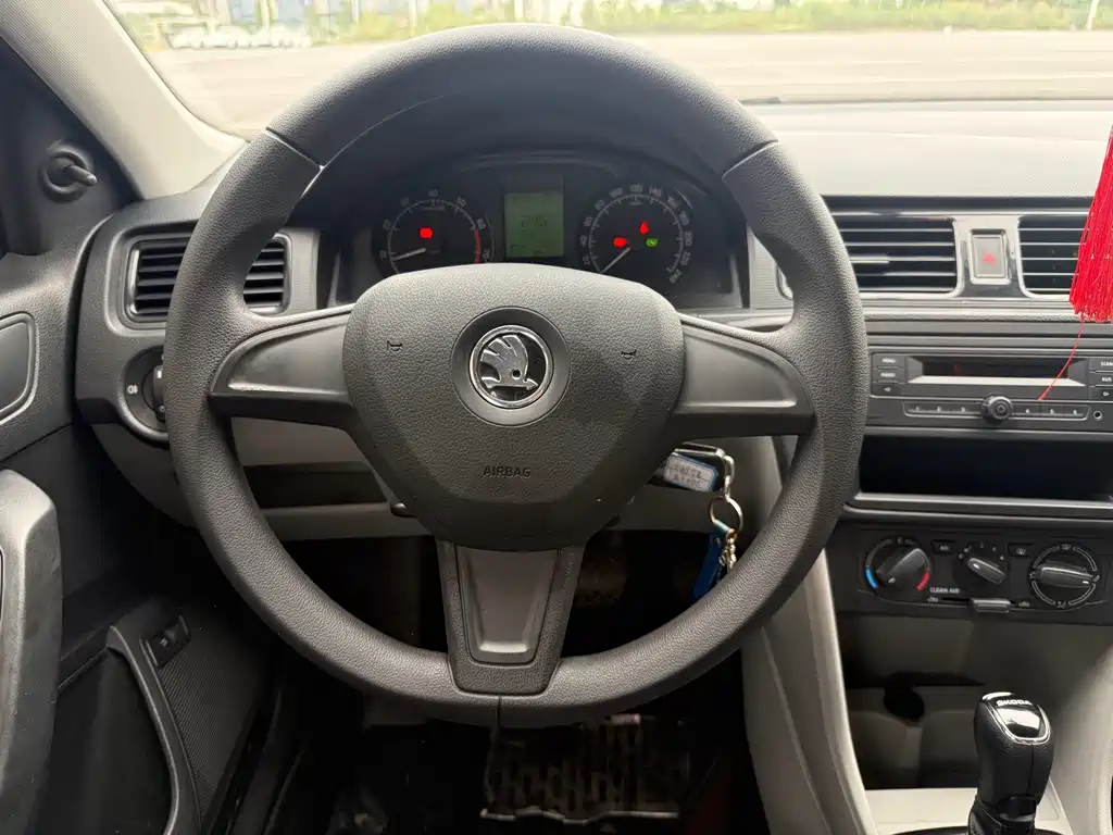 Skoda Rapid — миниатюра 10