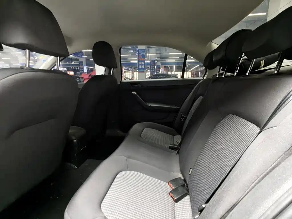 Volkswagen Santana — миниатюра 6