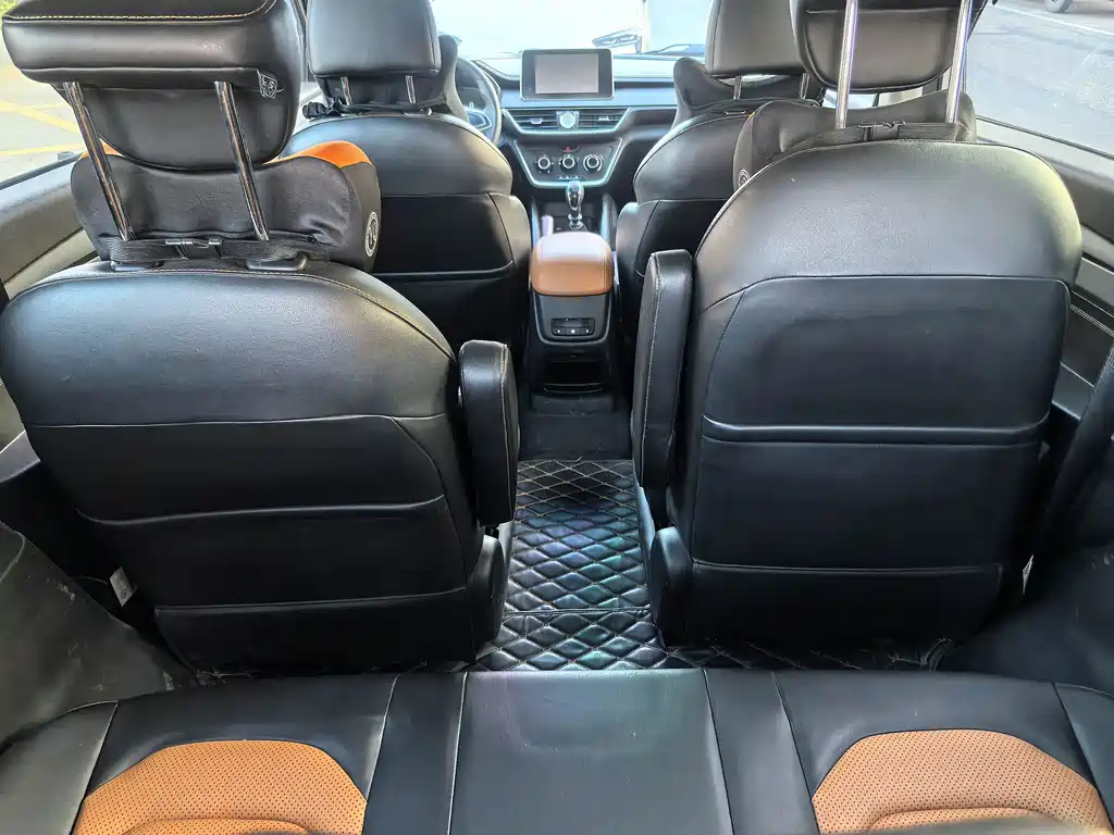 Wuling Hongguang S3 — миниатюра 9