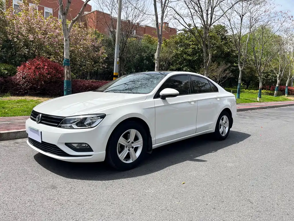 Volkswagen Lamando 2017 230TSI DSG