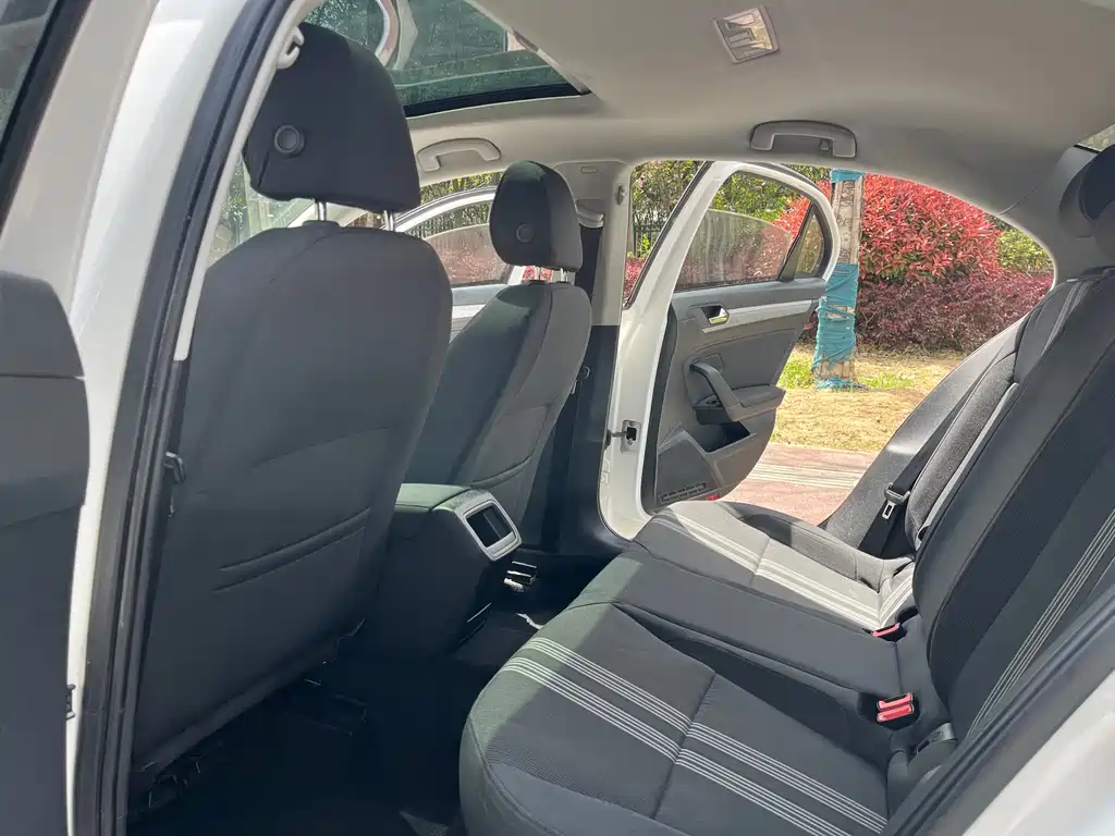 Volkswagen Lamando 2017 230TSI DSG