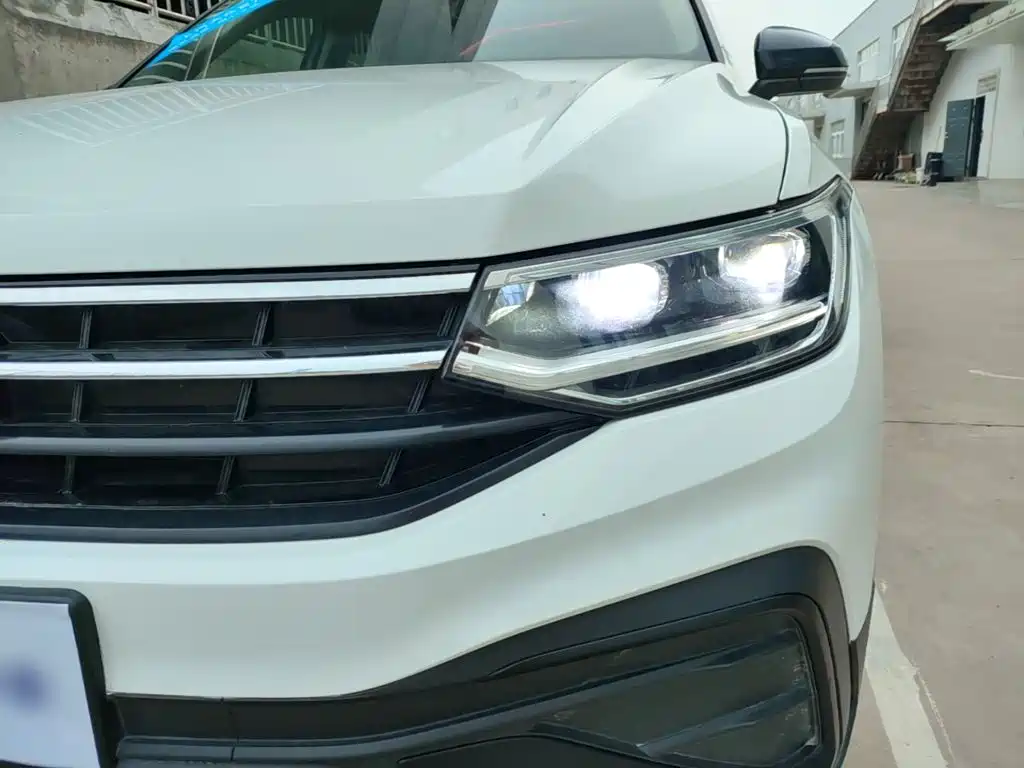 Volkswagen Tiguan L — миниатюра 24