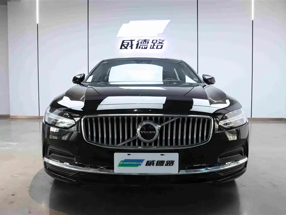 Volvo S90 2024 B5 Luxury